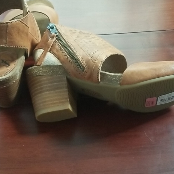 Shoes - Picture 4 of 6